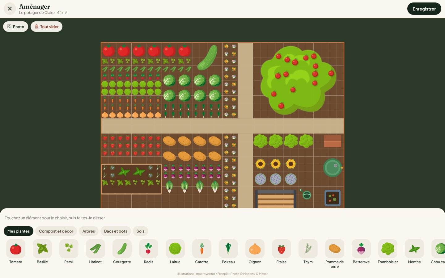 L'outil Aménager d'Hortenia dans le navigateur : la grille d'un potager de 44 m² avec tomates, courgette, choux, carottes, poireaux, pommes de terre, fraisiers, un pommier, des tournesols et un composteur